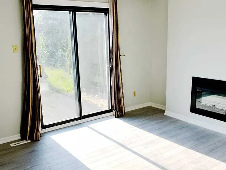 481 Fergo Ave #MAIN FLOOR — Photo 3