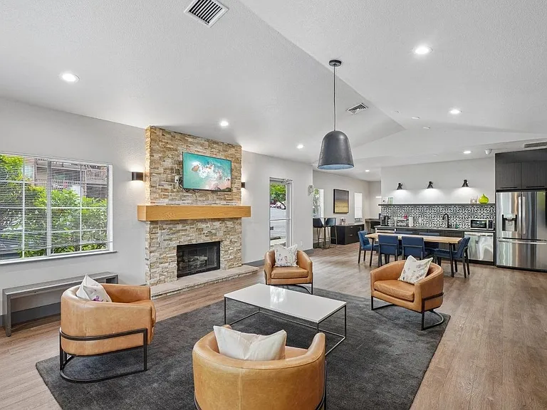 Alvista 23 Apartment Homes — Photo 6