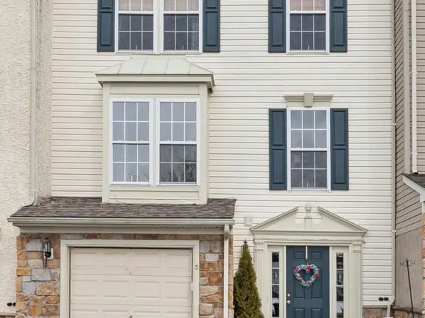 5 Creekside Dr, Pottstown, PA 19464