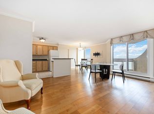 155 Front St N #1306, Sarnia, ON N7T 7V5