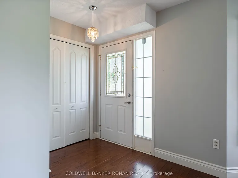 77 Montgomery Blvd — Photo 10