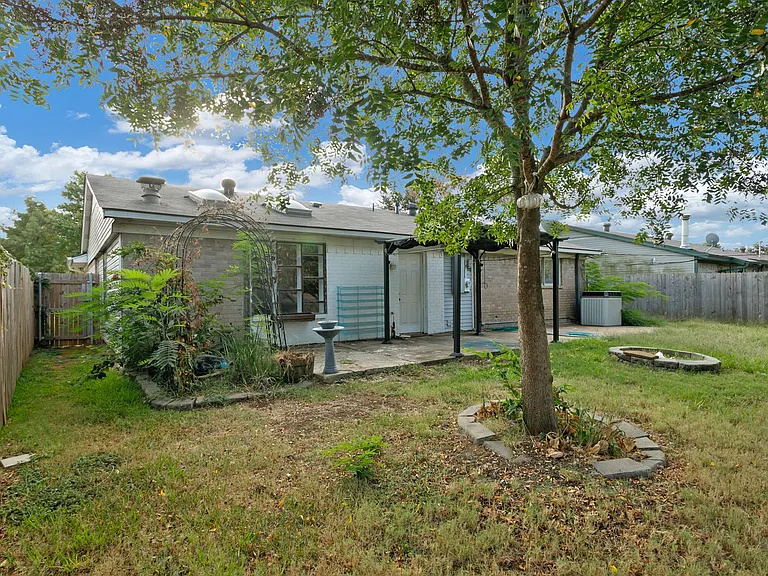 6104 Kelly Elliott Rd — Photo 5