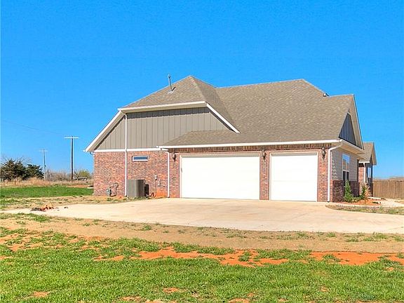2nd image of 2909 Bens Cir