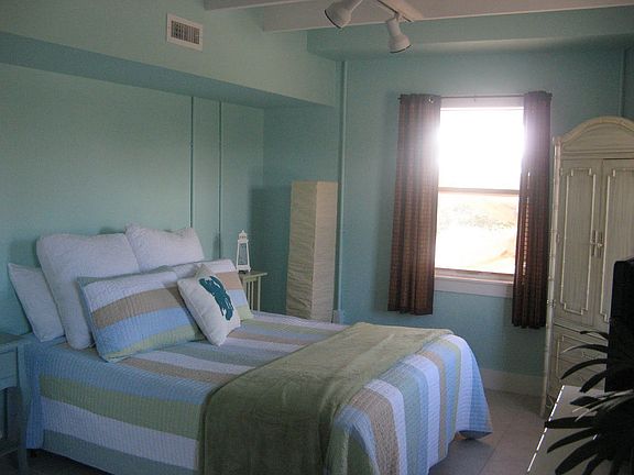 4th image of 557 W Gulf Beach Dr