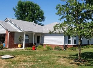 911 W Green Acres Pl, Rogers, AR 72758