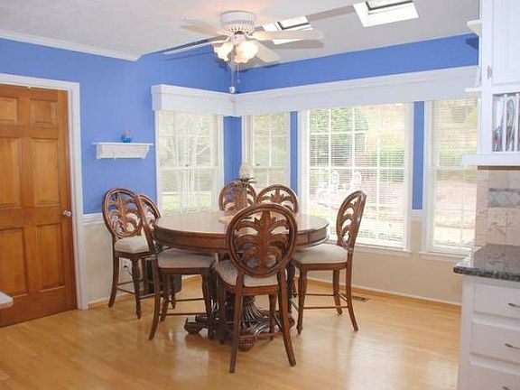 Spacious Breakfast Room