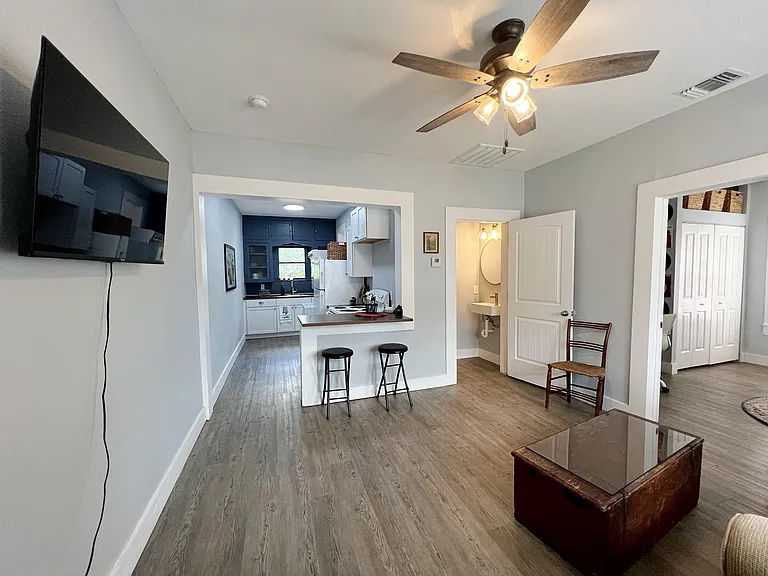 715 W Hollywood Ave #2 — Photo 2