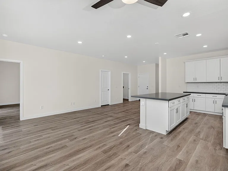8217 S 9th Pl — Photo 9