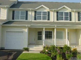 124 Rivendell Ct, Melville, NY 11747