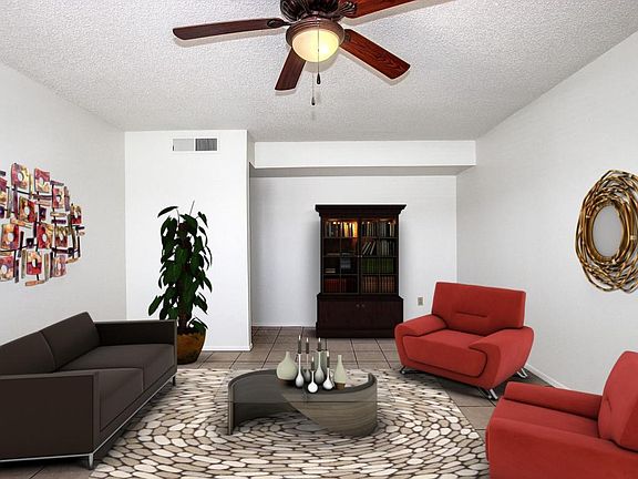 4th image of 121 E Huntington Dr
