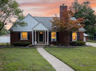 15766 Stamford St, Livonia, MI 48154