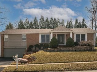 1034 Dutch Mill Dr, Ballwin, MO 63011