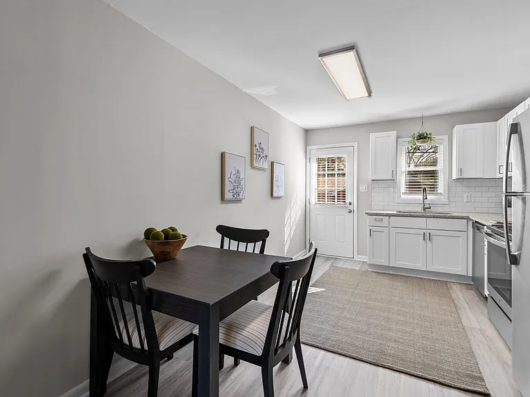 Longview Village Apartments — Photo 30