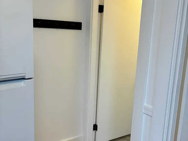 170 Pine St #4 — Photo 9