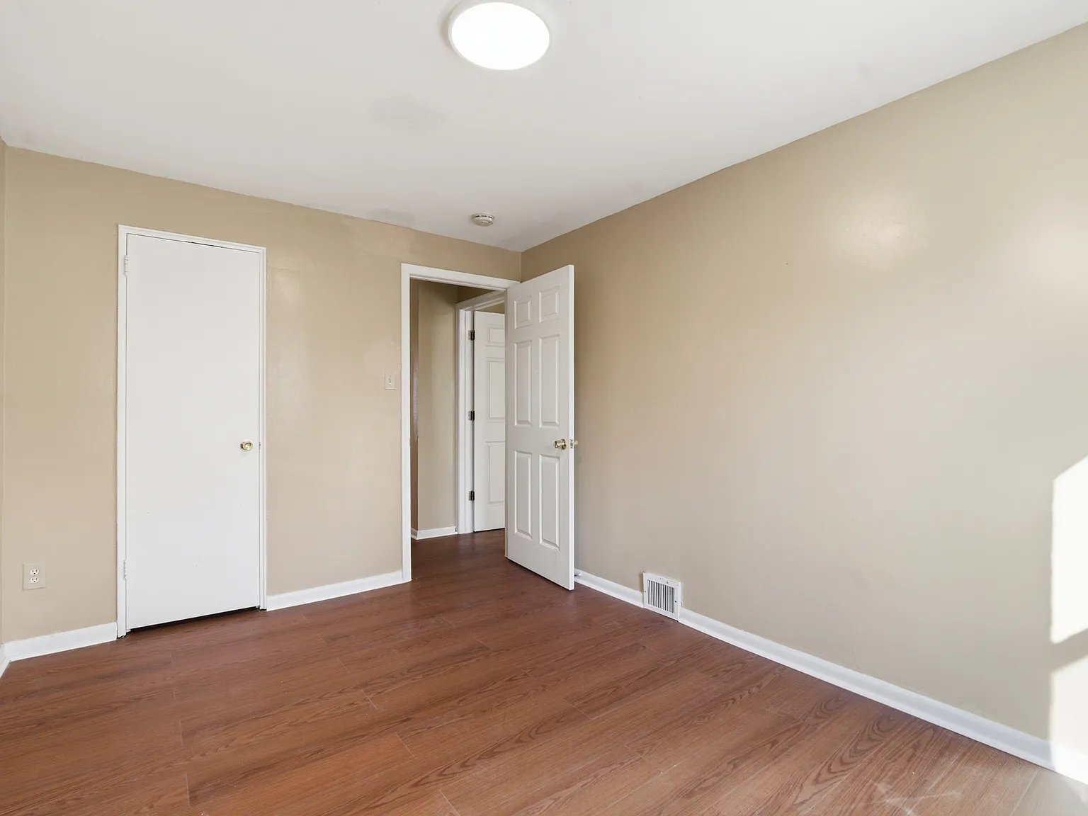 2 bed, 3608 sqft, $1,500 — Photo 3