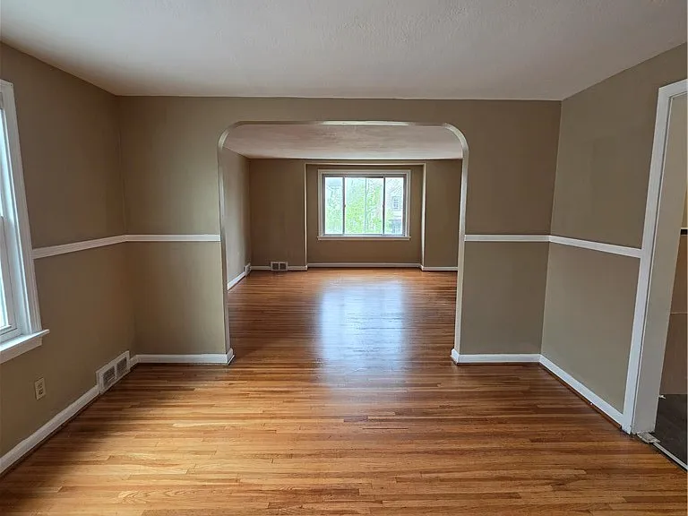 351 Stillwell Ave — Photo 2