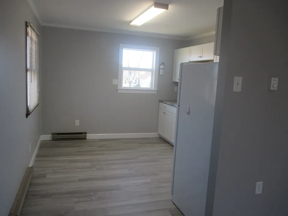 Eat-in kitchen