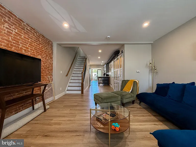 521 Locust St — Photo 7
