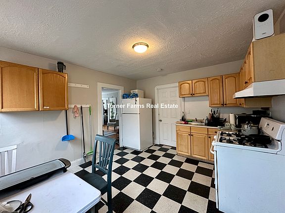 5th image of 32 Gordon St #3