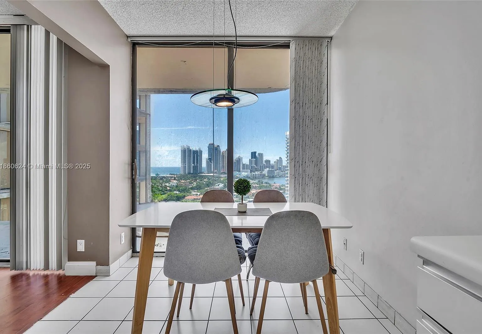 2 bed, 1677 sqft, $2,800 — Photo 3