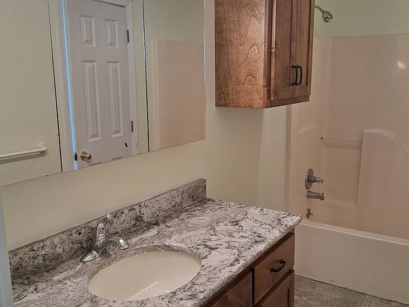 5th image of 816 S Greenwood Dr