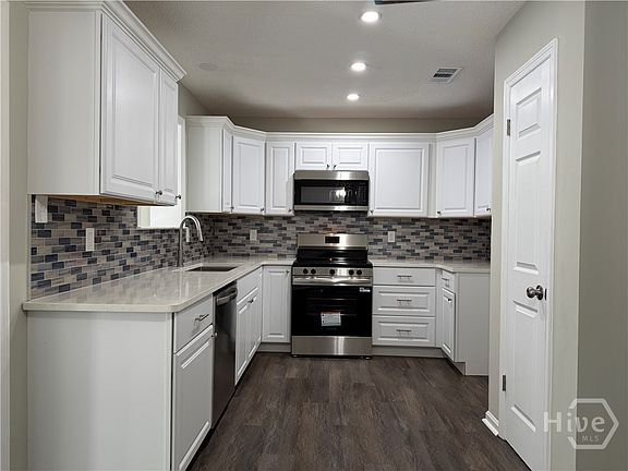 5th image of 215 Pinecrest Place