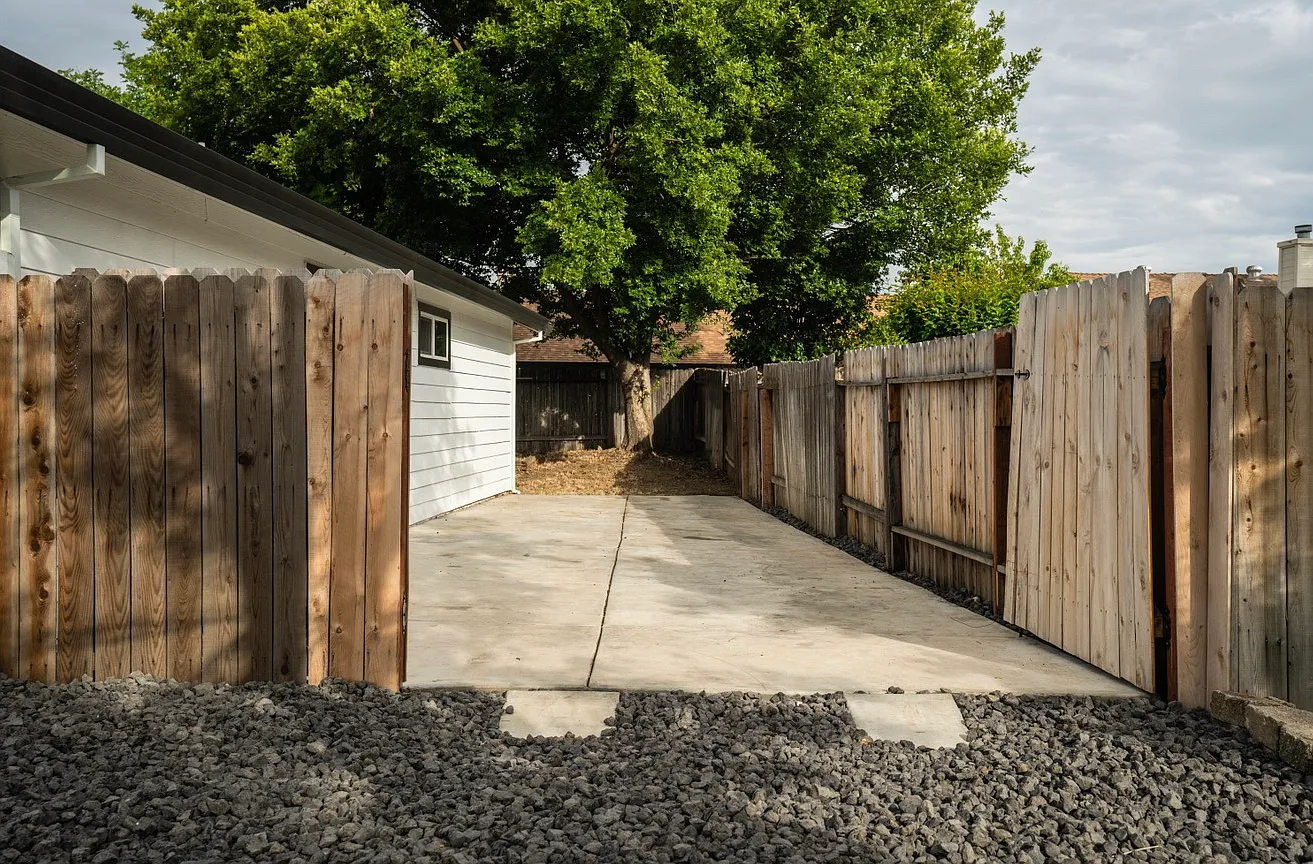 5540 Calvine Rd — Photo 2