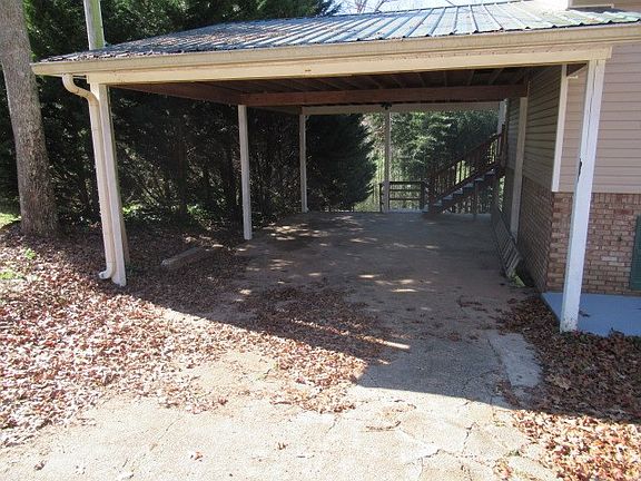 3rd image of 170 Greenwood Ln