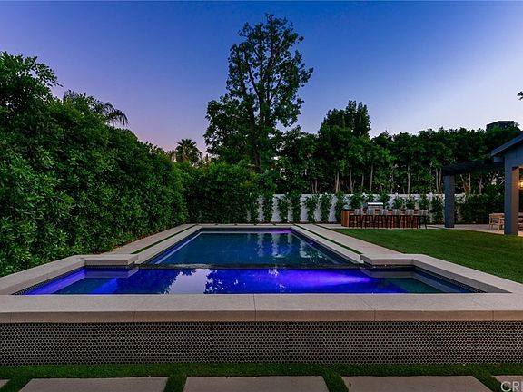 5th image of 4926 Woodley Ave