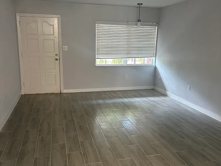 208 Danube Ave #104 — Photo 5