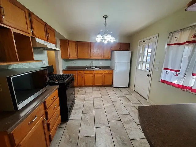 450 E Mulberry Ct — Photo 3