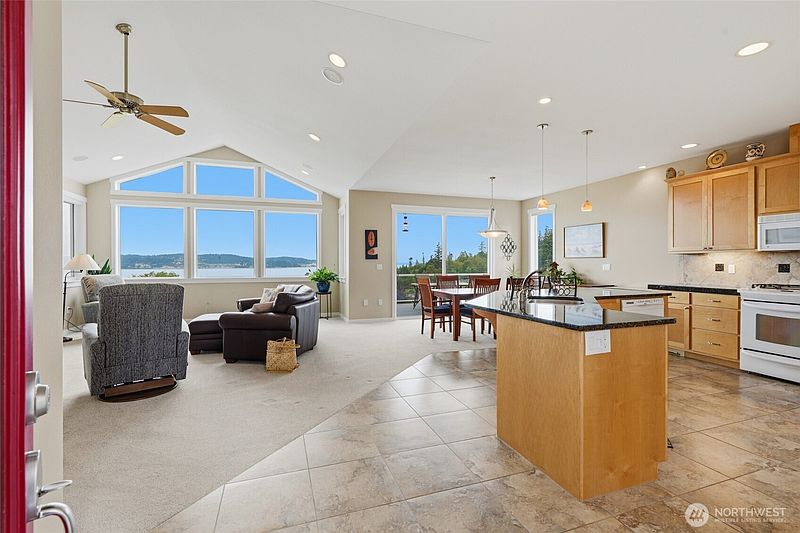 5th image of 784 Gladstone Drive