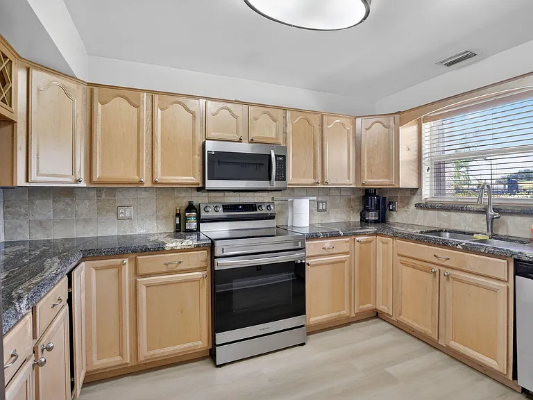 2520 Van Buren St #4 — Photo 10