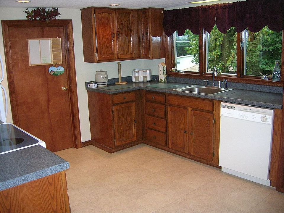 2nd image of 28 Eastside Dr