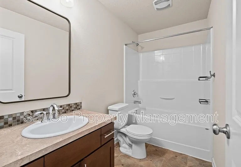 7595 NW 170th Ave — Photo 36