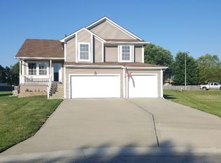 823 SE 13th Ter, Lees Summit, MO 64081
