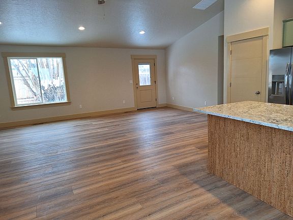 5th image of 702 Smith Ave #1