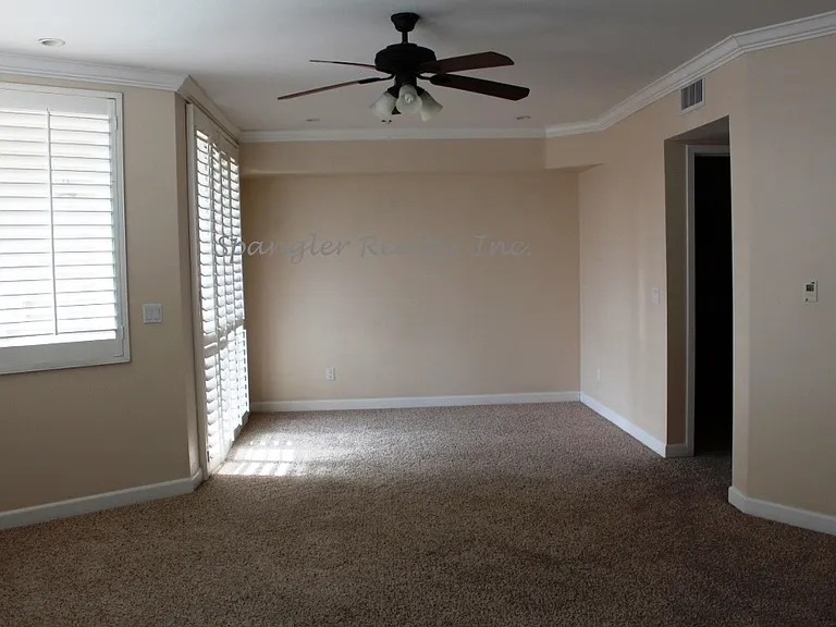 553 Laguna Dr — Photo 7