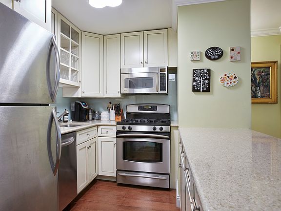 2nd image of 130 W 67th St APT 2K