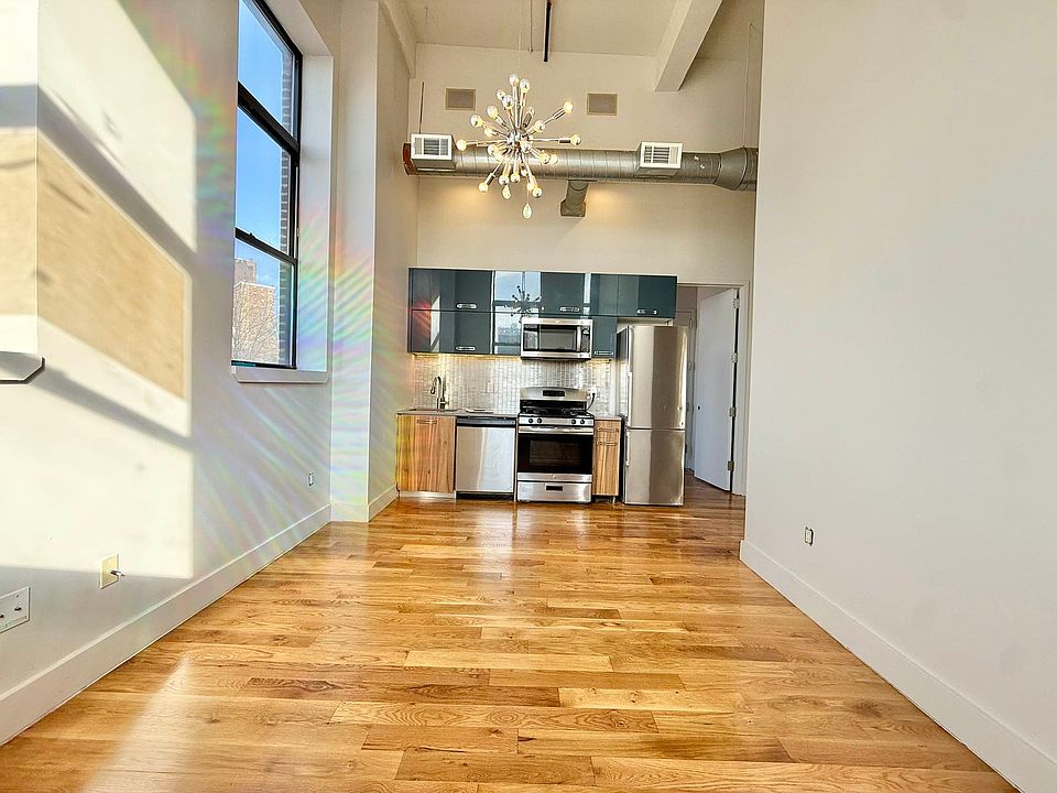 1st image of 374 Kosciuszko St #312