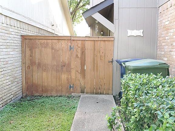 2nd image of 2864 Capella Cir