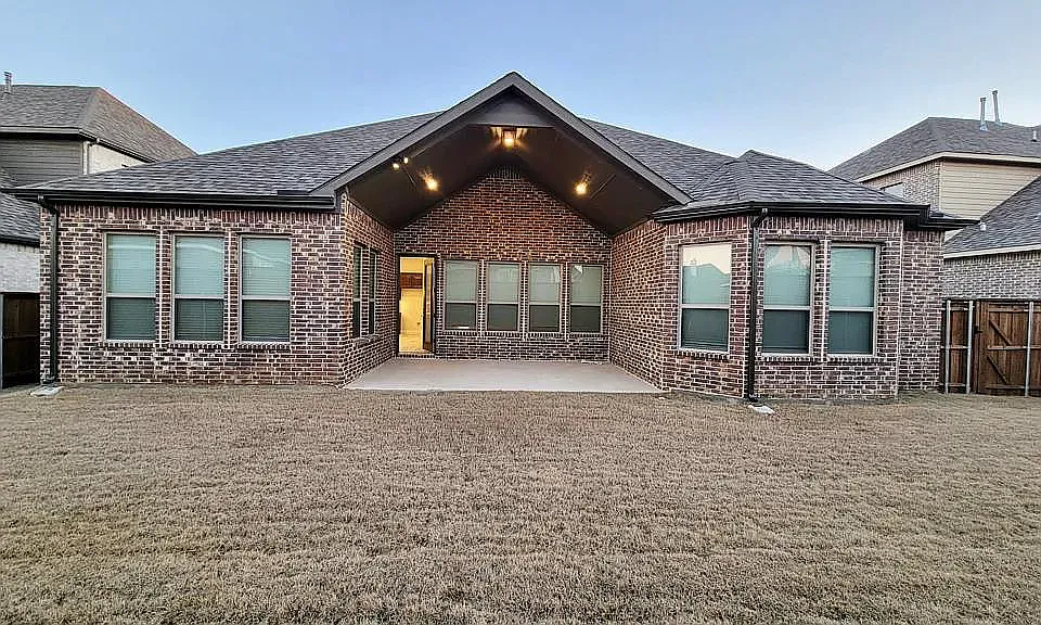 4 bed, 2900 sqft, $3,500 — Photo 3