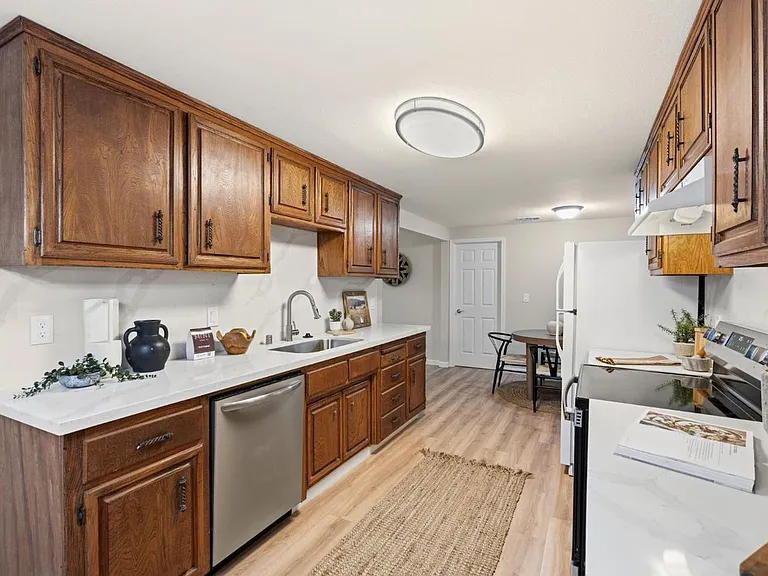 5211 Glide Dr — Photo 1