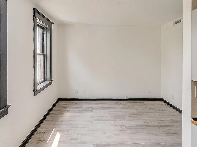 821 Niedringhaus Ave #C — Photo 10