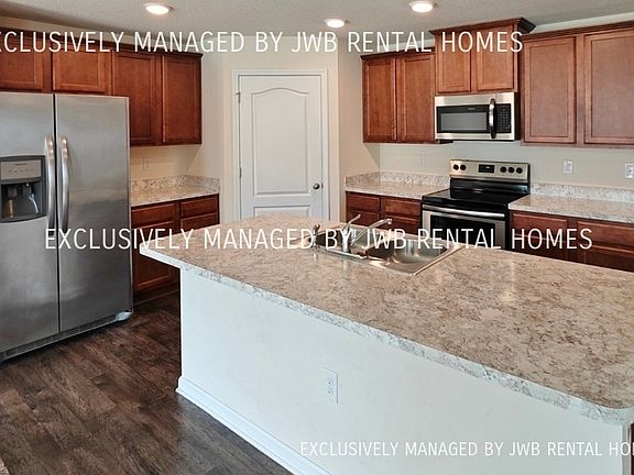 4th image of 3546 Martin Lakes Dr
