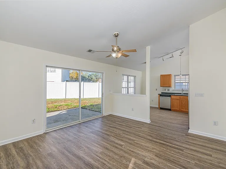 610 Pepperbush Dr — Photo 4