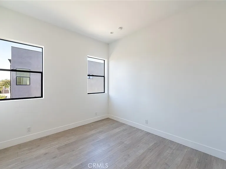 1805 S Longwood Ave — Photo 10