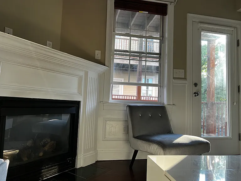 289 W 2nd St #2 — Photo 16