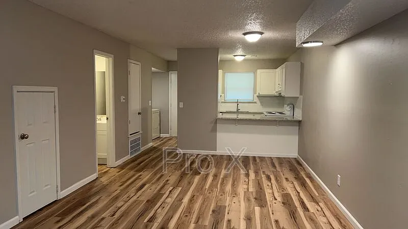 514 N Betty Jo Dr — Photo 3