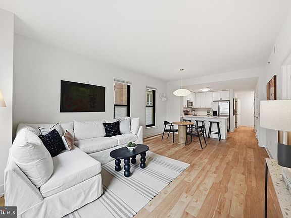 5th image of 910 M St NW APT 203